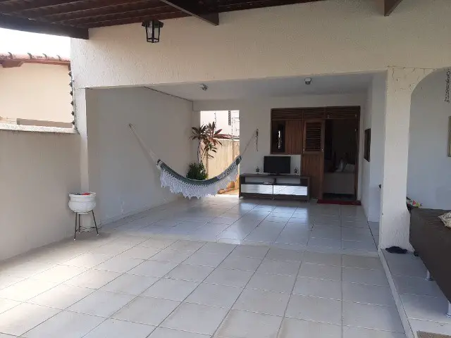 Foto 4 de Casa com 3 Quartos à venda, 198m² em Candelária, Natal