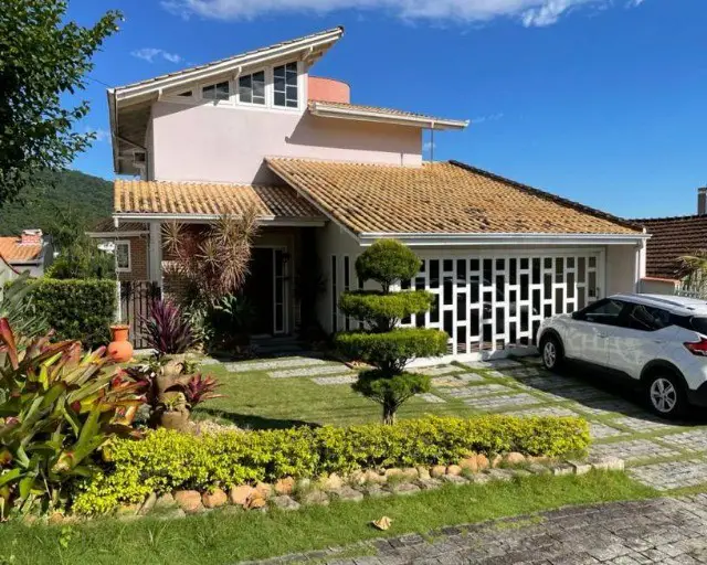 Foto 2 de Casa com 3 Quartos à venda, 255m² em Saguaçú, Joinville