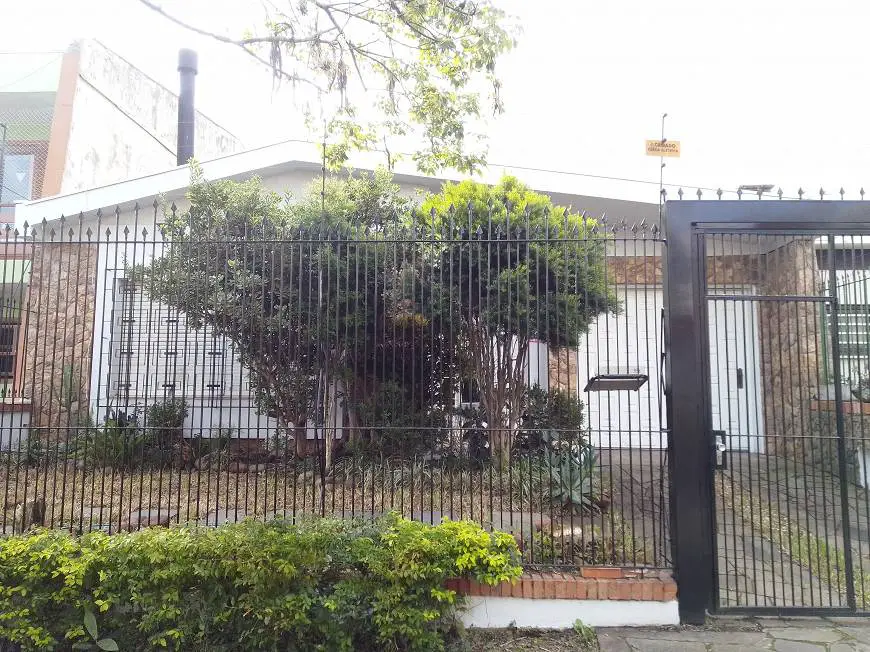 Foto 1 de Casa com 3 Quartos para alugar, 190m² em Vila Ipiranga, Porto Alegre