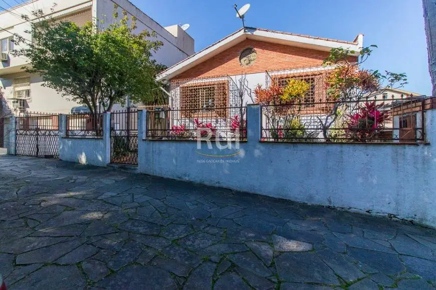 Foto 2 de Casa com 4 Quartos à venda, 170m² em Jardim São Pedro, Porto Alegre