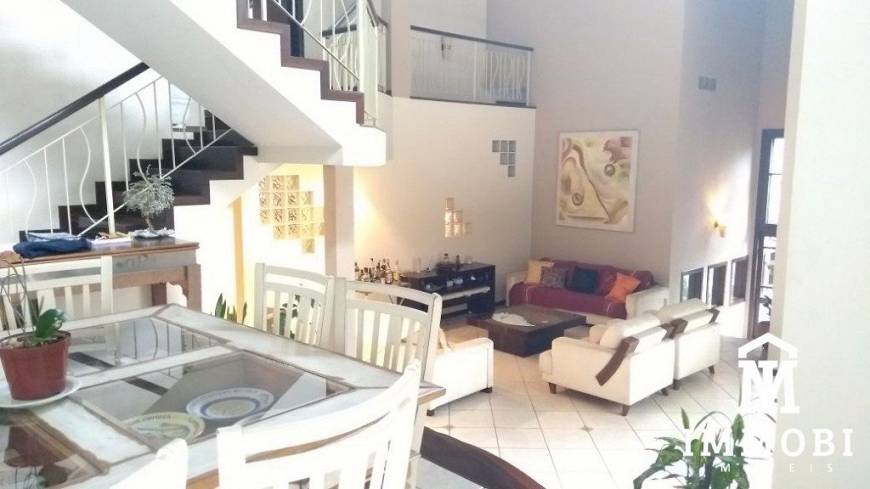 Foto 1 de Casa de Condomínio com 4 Quartos à venda, 388m² em Saguaçú, Joinville