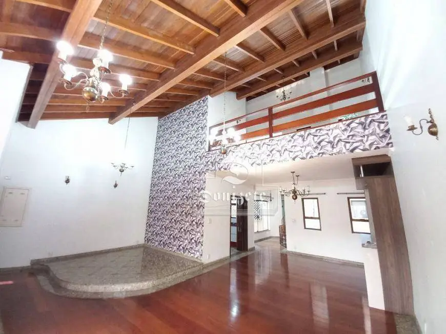Foto 1 de Sobrado com 3 Quartos para venda ou aluguel, 390m² em Vila Camilopolis, Santo André