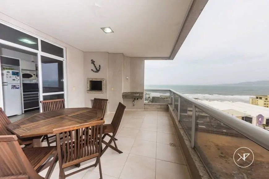 Foto 1 de Apartamento com 3 Quartos para alugar, 120m² em Meia Praia, Itapema