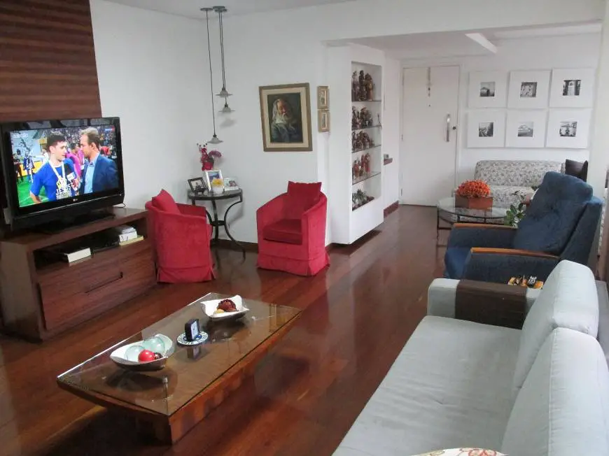 Foto 1 de Apartamento com 4 Quartos à venda, 200m² em Santo Antônio, Belo Horizonte
