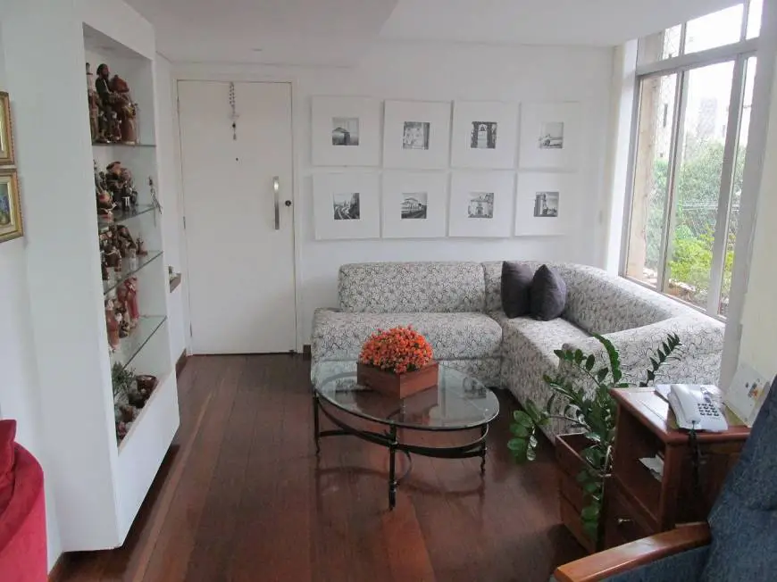 Foto 2 de Apartamento com 4 Quartos à venda, 200m² em Santo Antônio, Belo Horizonte