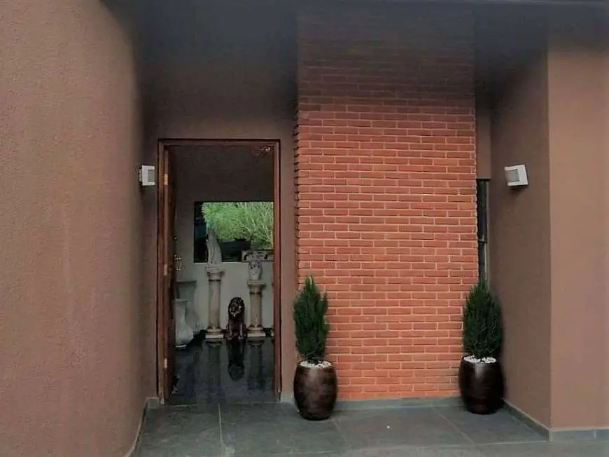 Foto 2 de Casa com 3 Quartos à venda, 590m² em Chácara Santa Lúcia dos Ypês, Carapicuíba