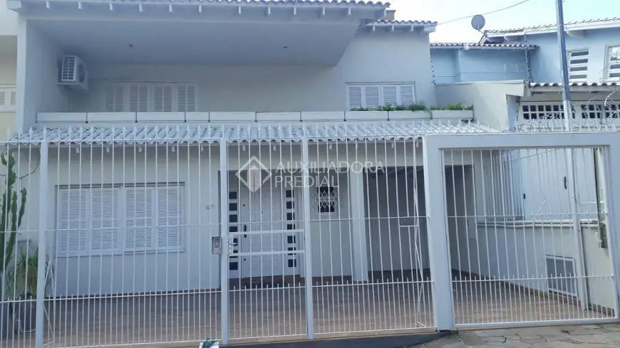 Foto 1 de Casa com 3 Quartos à venda, 312m² em Passo da Areia, Porto Alegre