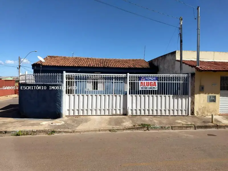 Foto 2 de Casa com 3 Quartos para alugar, 150m² em Santa Maria, Brasília
