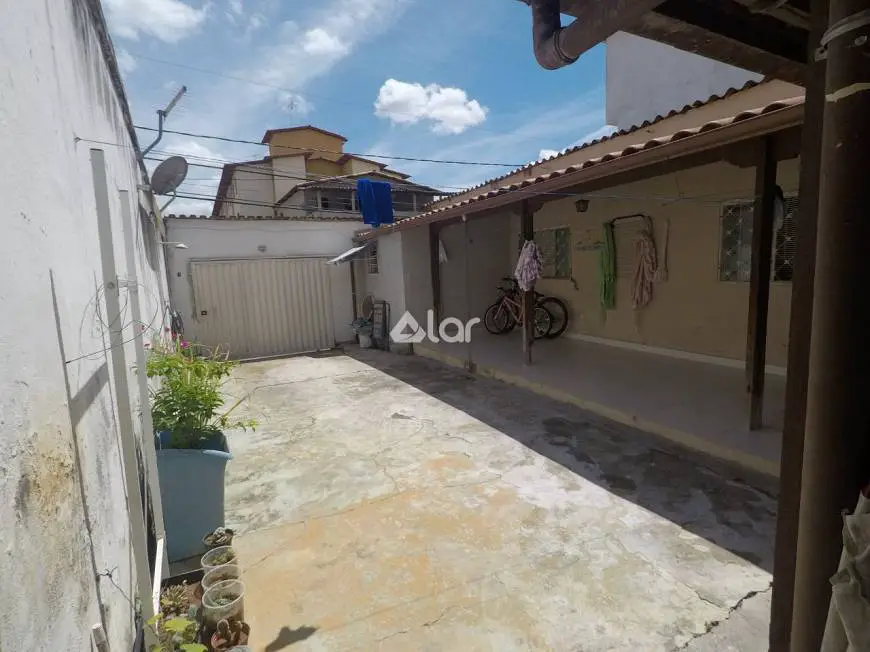 Foto 2 de Casa com 3 Quartos à venda, 140m² em Santa Mônica, Belo Horizonte