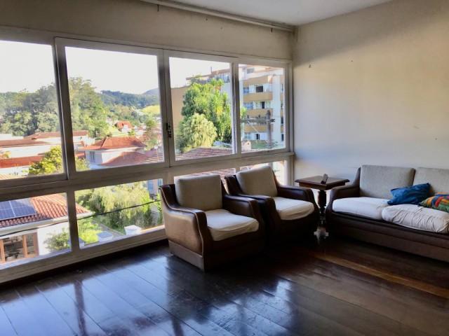 Foto 1 de Apartamento com 3 Quartos à venda, 80m² em Valparaiso, Petrópolis
