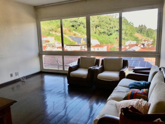 Foto 2 de Apartamento com 3 Quartos à venda, 80m² em Valparaiso, Petrópolis