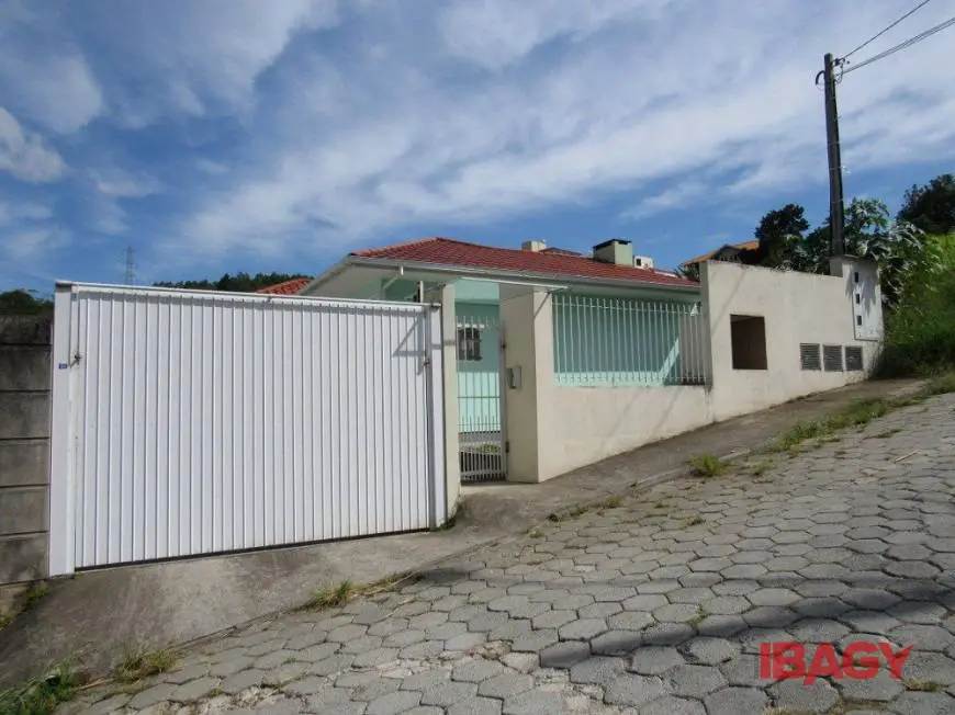 Foto 1 de Casa com 2 Quartos para alugar, 76m² em Picadas do Sul, São José