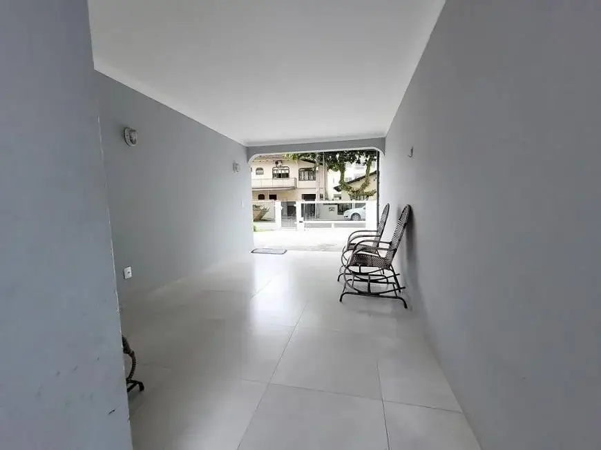Foto 3 de Casa com 3 Quartos à venda, 190m² em Saguaçú, Joinville