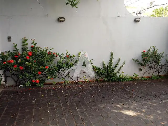 Foto 2 de Casa com 3 Quartos à venda, 360m² em Saraiva, Uberlândia