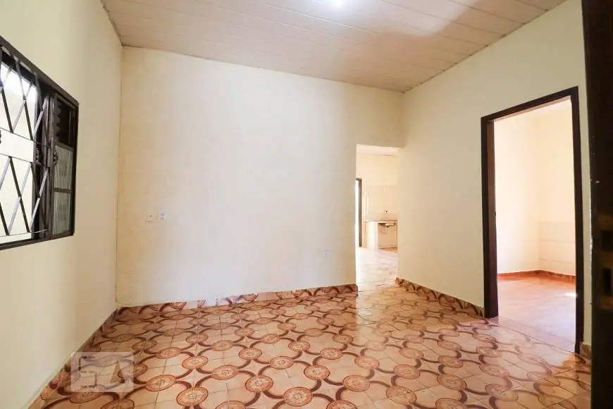 Foto 1 de Casa com 3 Quartos para alugar, 100m² em Setor Campinas, Goiânia