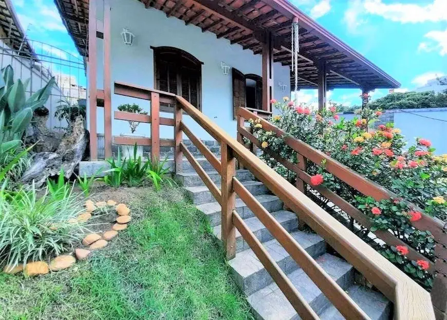 Foto 3 de Casa com 4 Quartos à venda, 245m² em Santa Rosa, Belo Horizonte