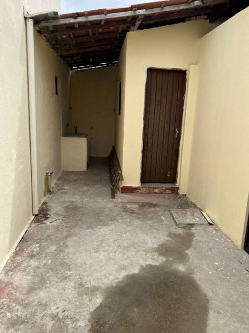 Foto 4 de Casa com 5 Quartos para venda ou aluguel, 190m² em Candelária, Natal