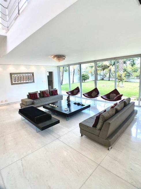 Foto 3 de Casa com 5 Quartos à venda, 750m² em São Luíz, Belo Horizonte