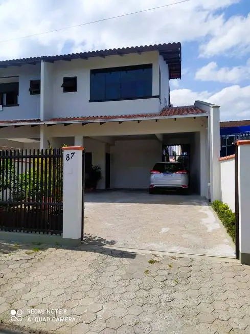 Foto 2 de Sobrado com 3 Quartos à venda, 135m² em Bom Retiro, Joinville