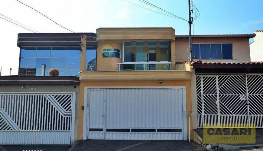 Foto 1 de Sobrado com 3 Quartos à venda, 161m² em Vila Scarpelli, Santo André