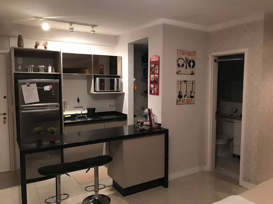 Foto 4 de Apartamento com 1 Quarto para alugar, 36m² em Mercês, Curitiba