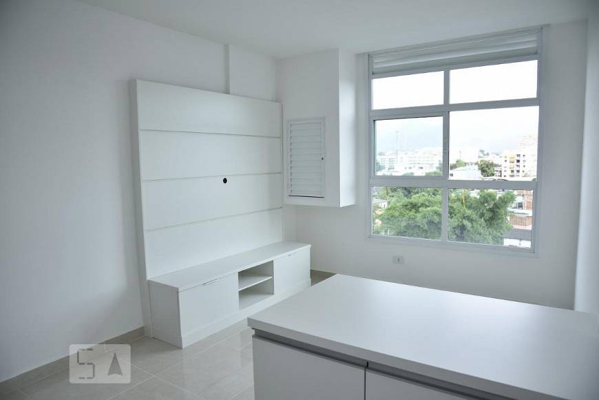 Foto 1 de Apartamento com 1 Quarto para alugar, 40m² em Taquara, Rio de Janeiro