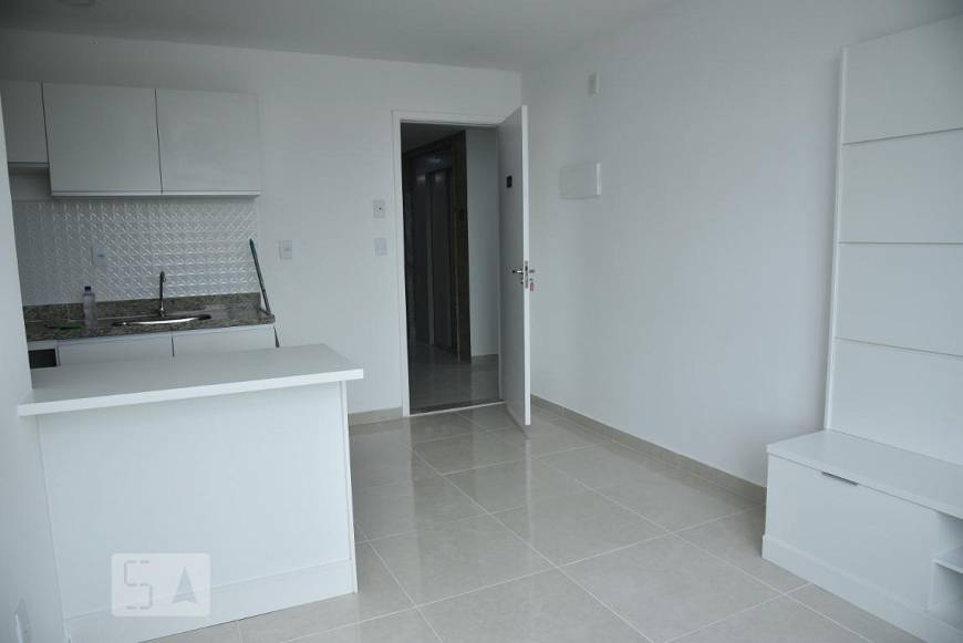 Foto 4 de Apartamento com 1 Quarto para alugar, 40m² em Taquara, Rio de Janeiro