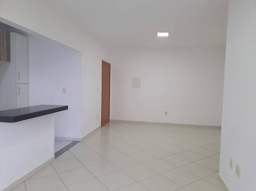 Foto 2 de Apartamento com 3 Quartos à venda, 82m² em Centro, Pindamonhangaba