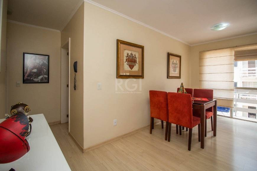 Foto 2 de Apartamento com 3 Quartos à venda, 77m² em Passo da Areia, Porto Alegre