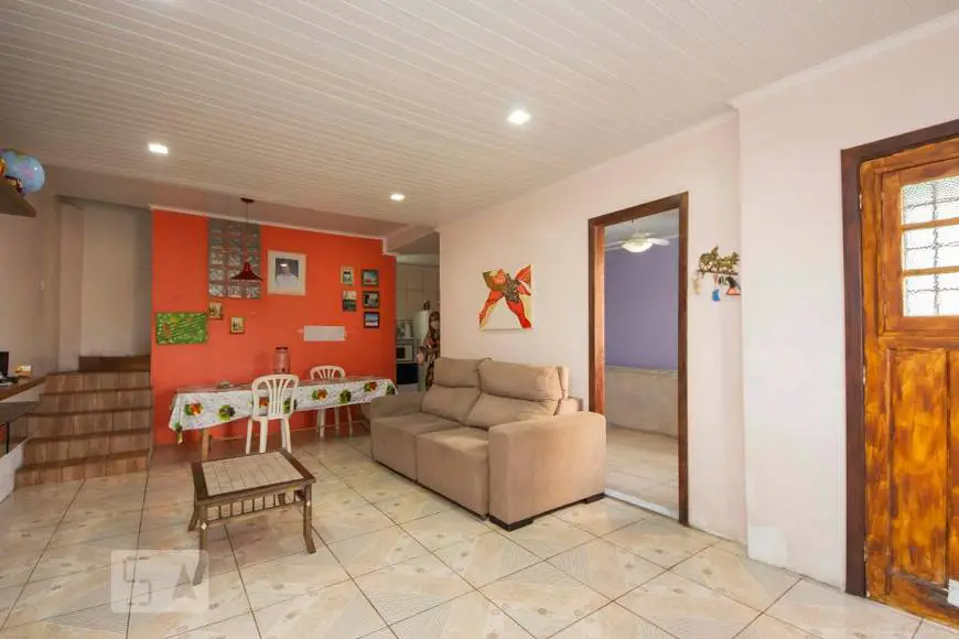 Foto 2 de Casa com 3 Quartos para alugar, 120m² em Jardim Carvalho, Porto Alegre