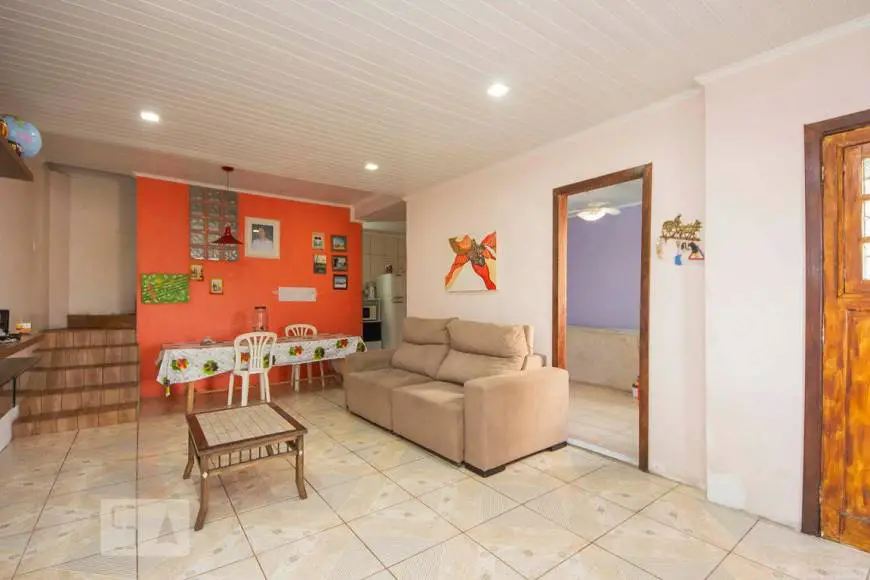 Foto 3 de Casa com 3 Quartos para alugar, 120m² em Jardim Carvalho, Porto Alegre
