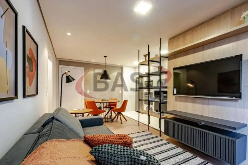 Foto 1 de Apartamento com 2 Quartos à venda, 62m² em Champagnat, Curitiba