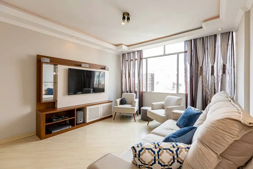 Foto 2 de Apartamento com 3 Quartos à venda, 100m² em Cabral, Curitiba