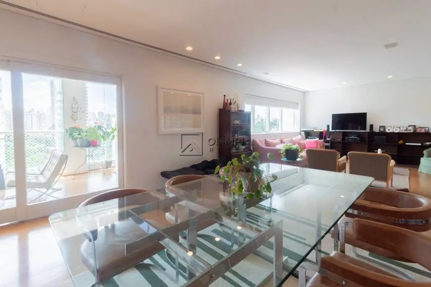 Foto 3 de Apartamento com 3 Quartos para alugar, 211m² em Pinheiros, São Paulo
