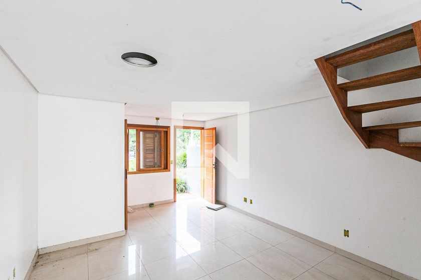 Foto 1 de Casa com 2 Quartos para alugar, 150m² em Guarujá, Porto Alegre