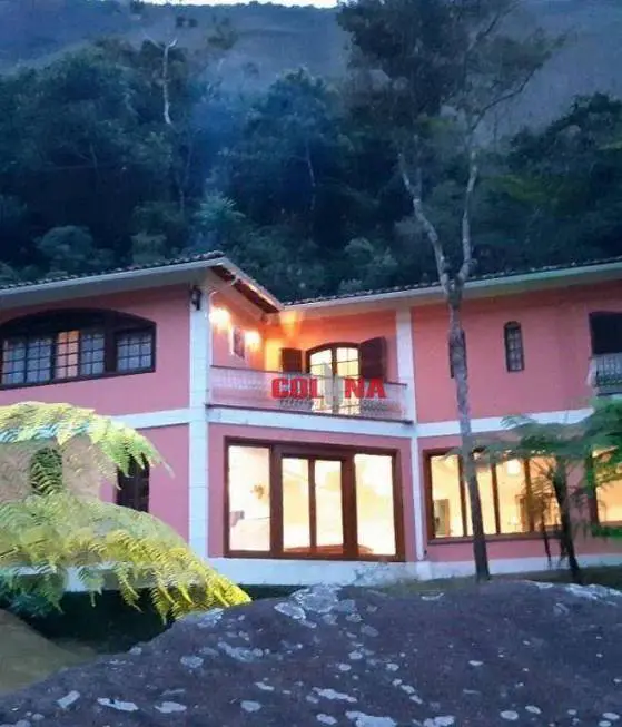 Foto 1 de Casa com 3 Quartos à venda, 400m² em Araras, Petrópolis