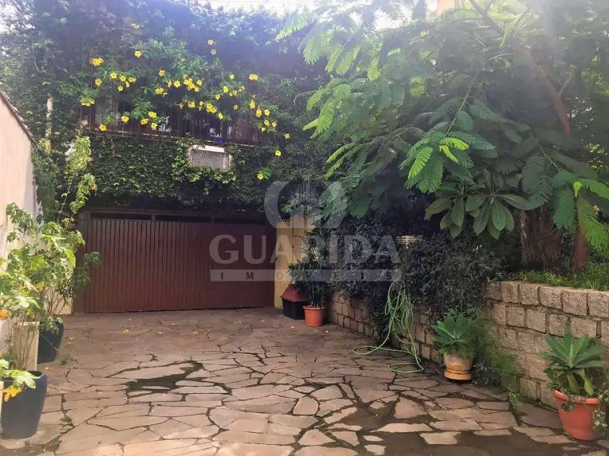 Foto 1 de Casa com 3 Quartos à venda, 213m² em Jardim Itú Sabará, Porto Alegre
