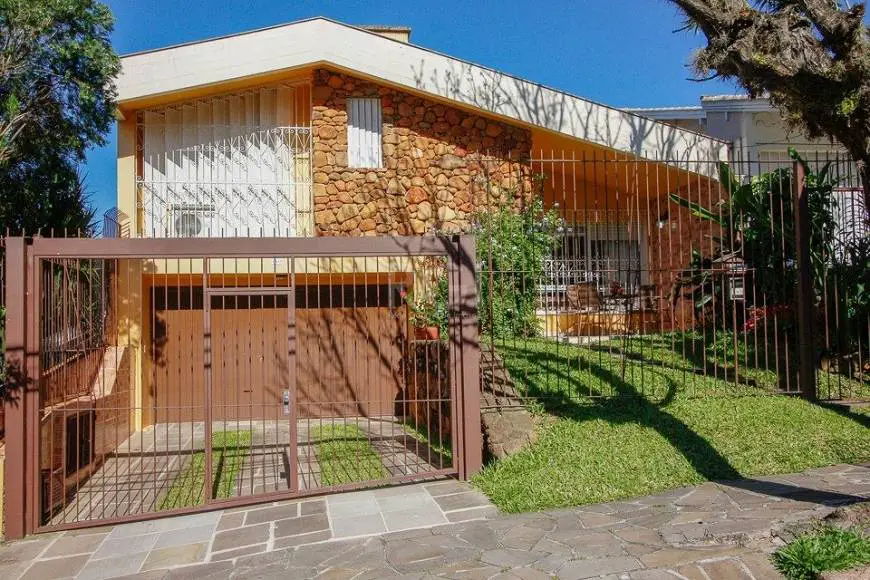 Foto 2 de Casa com 3 Quartos à venda, 262m² em Jardim Itú Sabará, Porto Alegre