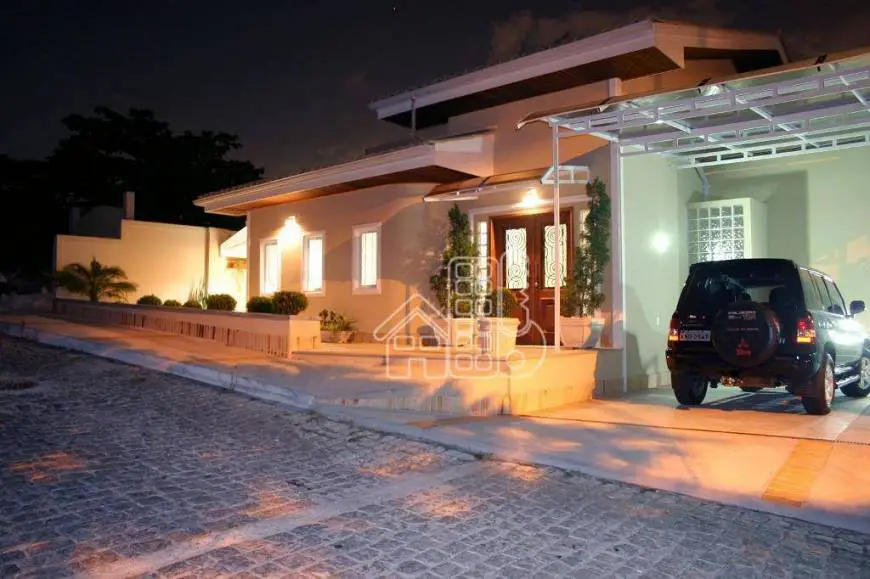 Foto 1 de Casa de Condomínio com 5 Quartos à venda, 465m² em Charitas, Niterói