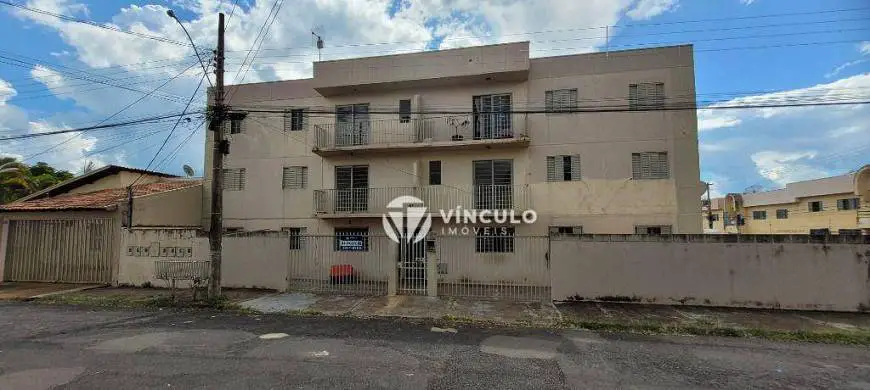 Foto 1 de Apartamento com 3 Quartos para alugar, 77m² em Olinda, Uberaba