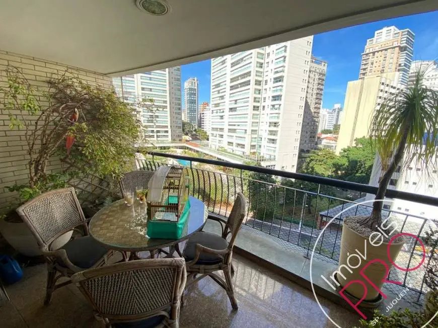 Foto 1 de Apartamento com 3 Quartos à venda, 143m² em Vila Nova Conceição, São Paulo
