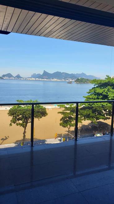 Foto 1 de Apartamento com 4 Quartos à venda, 450m² em Icaraí, Niterói