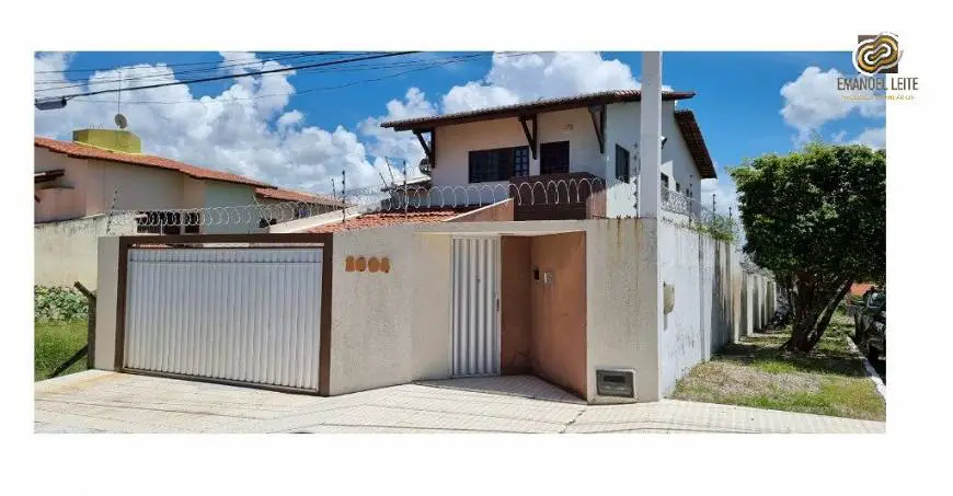 Foto 1 de Casa com 3 Quartos à venda, 298m² em Candelária, Natal