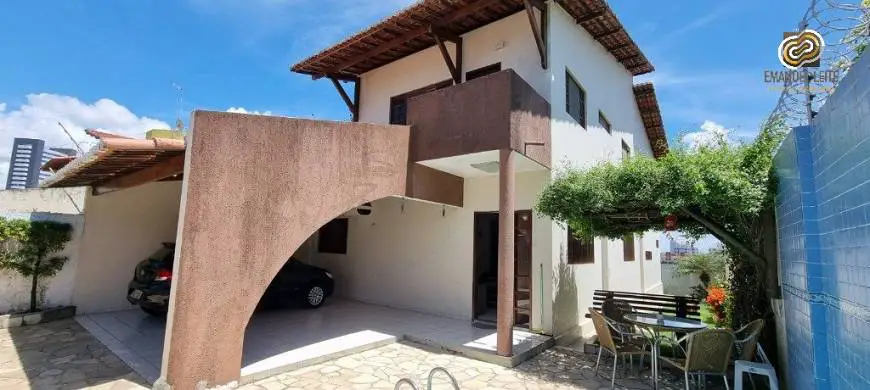 Foto 3 de Casa com 3 Quartos à venda, 298m² em Candelária, Natal