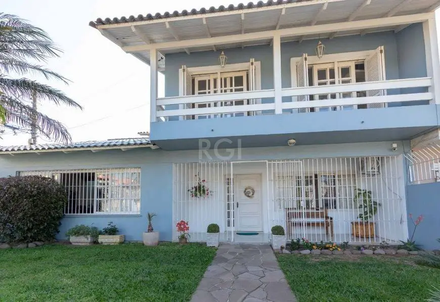 Foto 1 de Casa com 3 Quartos à venda, 256m² em Espiríto Santo, Porto Alegre