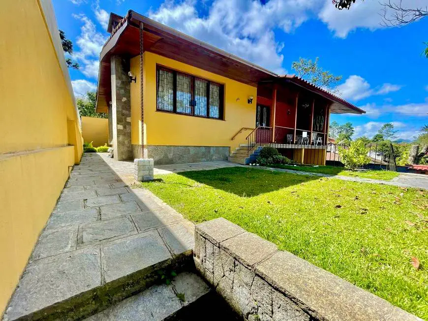 Foto 1 de Casa com 3 Quartos à venda, 250m² em Iúcas, Teresópolis