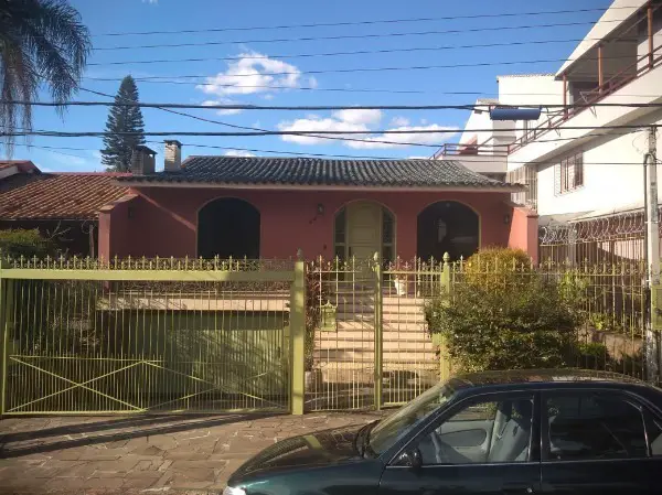 Foto 2 de Casa com 3 Quartos à venda, 360m² em Medianeira, Porto Alegre