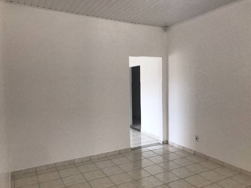 Foto 2 de Casa com 3 Quartos para alugar, 300m² em Vila Bandeirantes, Araçatuba