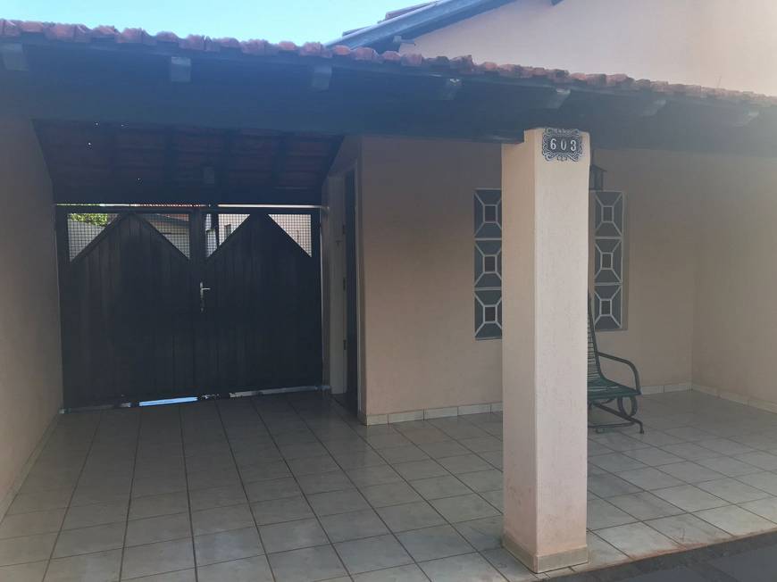 Foto 3 de Casa com 3 Quartos para alugar, 300m² em Vila Bandeirantes, Araçatuba
