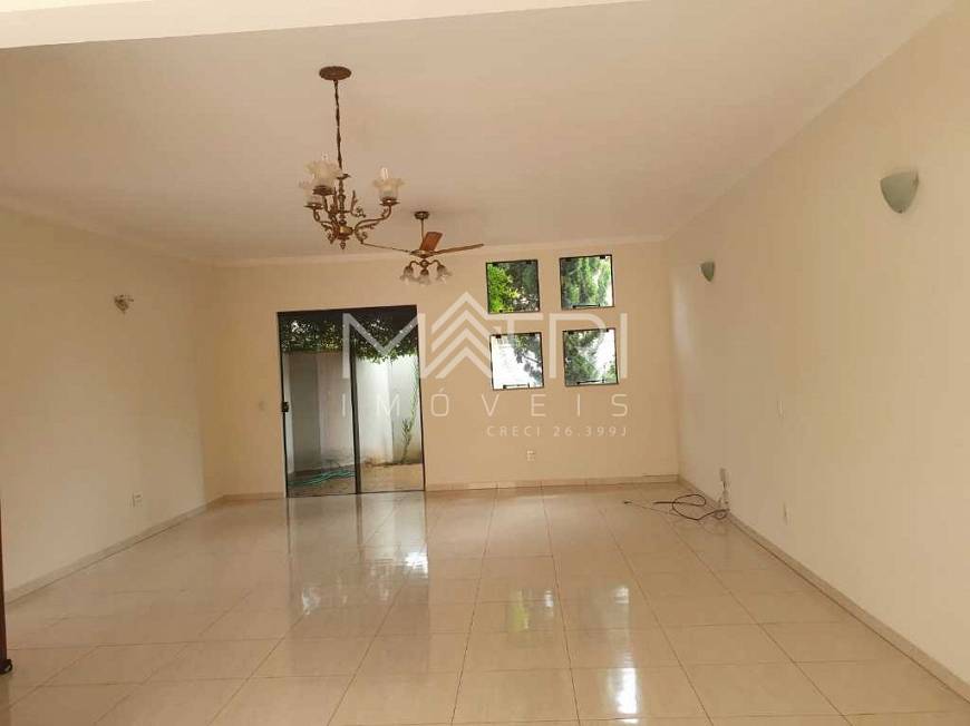 Foto 3 de Casa de Condomínio com 3 Quartos para alugar, 179m² em Jardim dos Flamboyants, Araraquara